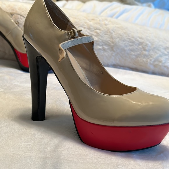 Vintage Guess Platforms - Picture 2 of 7